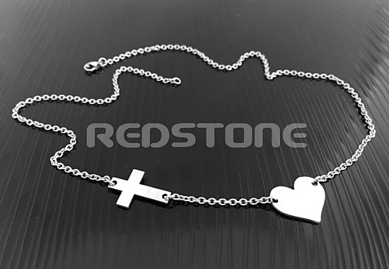 Oceľový náhrdelník so srdiečkom a krížikom